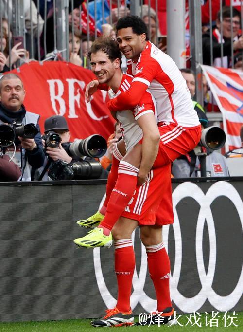 半场：拜仁1-1美因茨，格纳布里助攻卡尔破门，