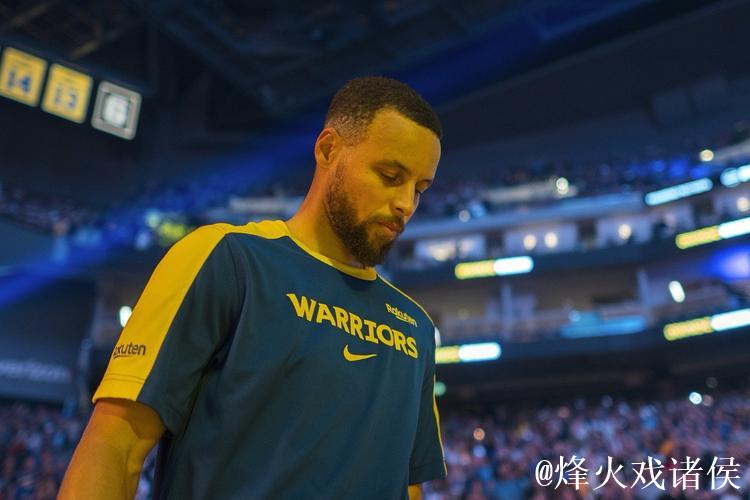 库里左腓骨扭伤 将缺席接下来两场比赛并于周六复查 库里左腓骨扭伤 将缺席接下来两场比赛并于周六复查